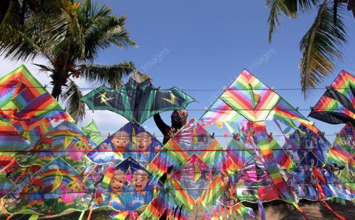 PENIAGA LAYANG-LAYANG