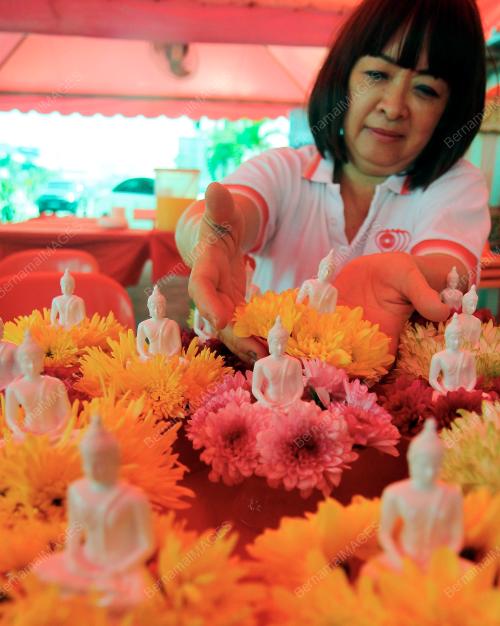 PH01_19052019_WESAK