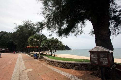 PANTAI TELUK CEMPEDAK