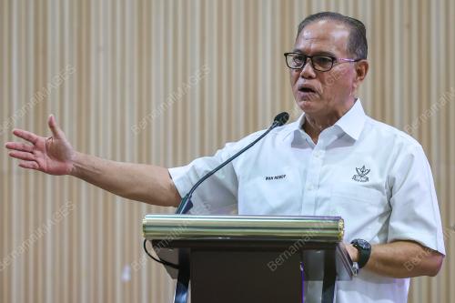 DATUK SERI WAN ROSDY WAN ISMAIL