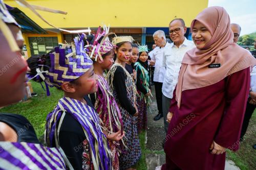 FADHLINA SIDEK