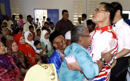 DATUK SERI ADNAN YAAKOB