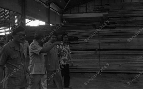 PH01_20102015_KILANG_PAPAN