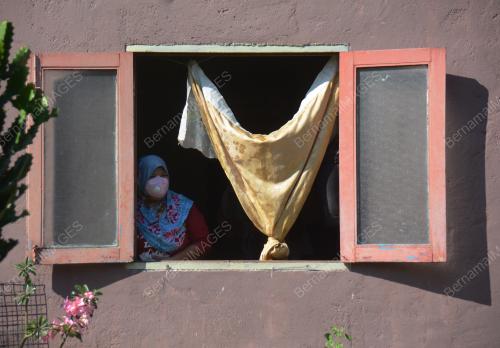 TINGGAL DI RUMAH