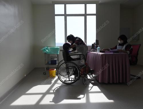 SUNTIK VAKSIN COVID-19 HOSPITAL KPJ PAHANG