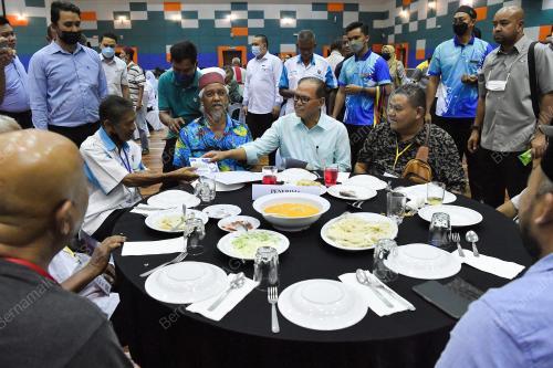 DATUK SERI WAN ROSDY WAN ISMAIL