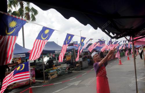 JALUR GEMILANG DI PASAR MALAM
