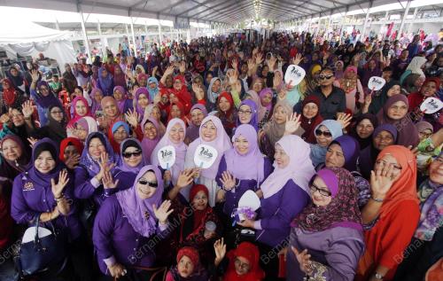 PH01_22052016_WANITA