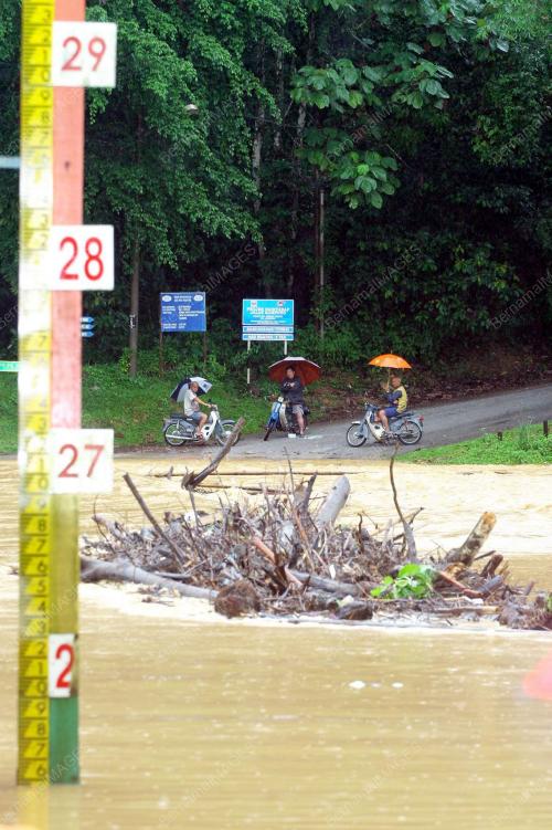 JAMBATAN TENGGELAM
