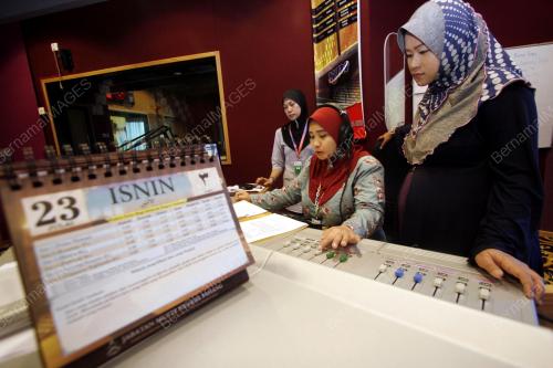 PH01_24072012_DJ_RADIO