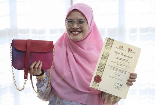 PELAJAR CEMERLANG OKU SERTAI KURSUS KEMAHIRAN