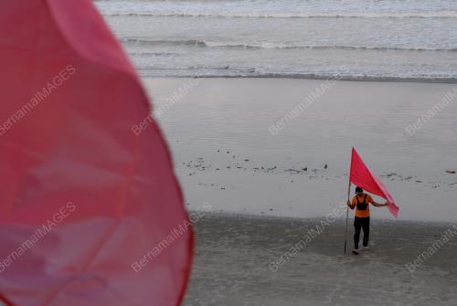AMARAN LARANGAN MANDI LAUT
