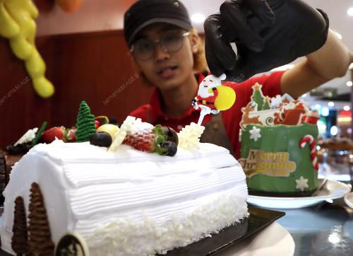 KEK BERTEMAKAN KRISMAS
