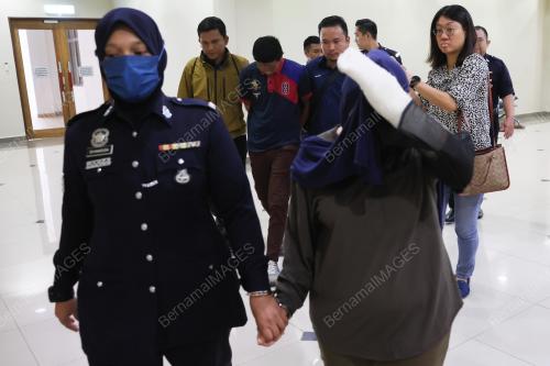 BAPA TIRI, IBU TAK MENGAKU CEDERAKAN DUA ANAK