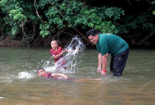 BERKELAH CUTI HUJUNG MINGGU