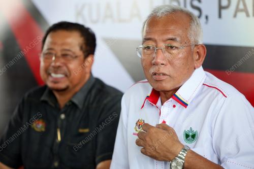 DATUK SERI MAHDZIR KHALID