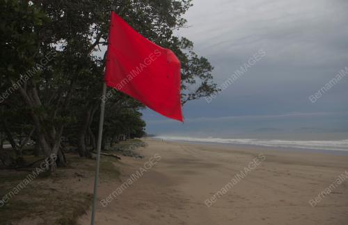 TINJAUAN SUASANA PANTAI LENGANG