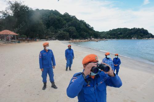 PEMANTAUAN DI PANTAI TELUK CEMPEDAK