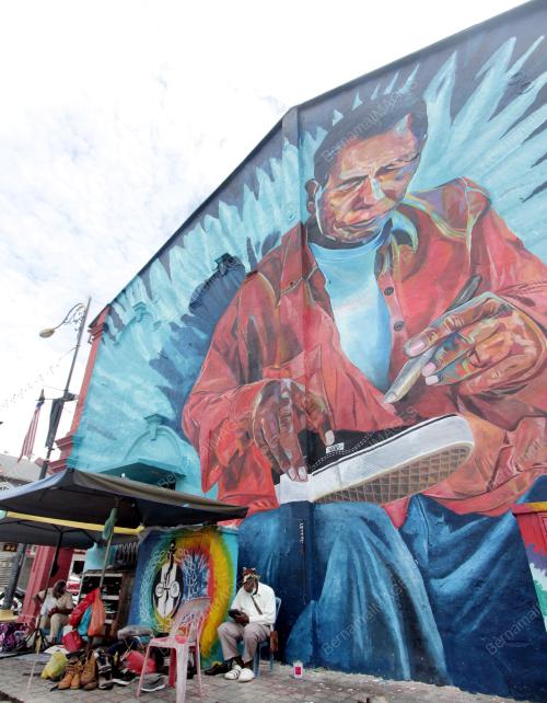 MURAL TUKANG KASUT