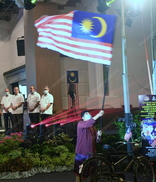 DATUK SERI WAN ROSDY WAN ISMAIL