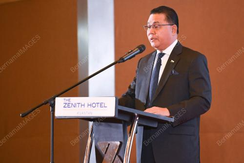 DATUK SERI JOHARI HARUN