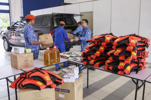 APM PAHANG SEDIAKAN RUANG ORANG RAMAI SUMBANG BANTUAN BANJIR