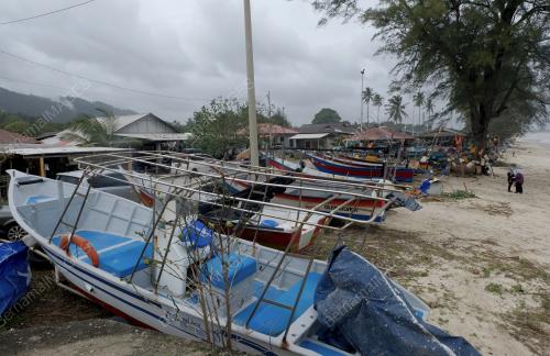 DERETAN BOT NELAYAN PANTAI