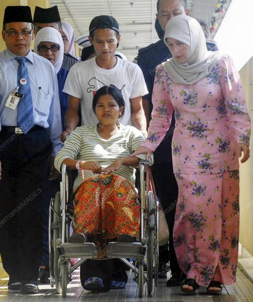 TUNKU AZIZAH AMINAH MAIMUNAH ISKANDARIAH