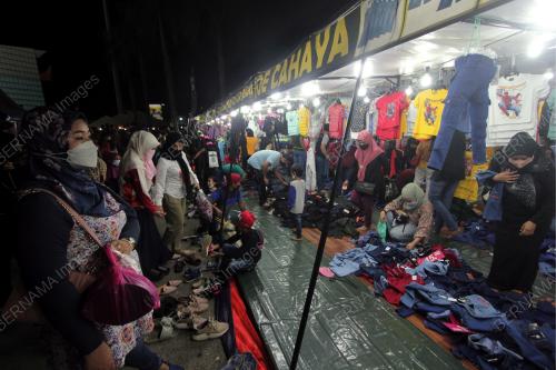 MEMBELI BELAH DI BAZAR AIDILFITRI