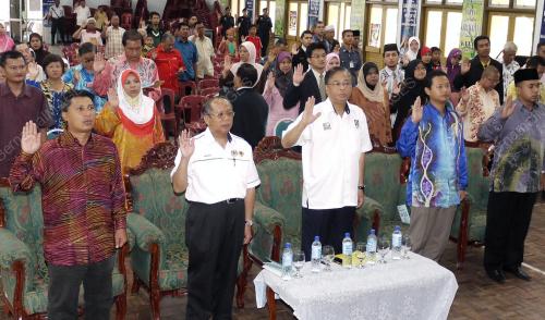 DATUK SERI ISMAIL SABRI YAAKOB