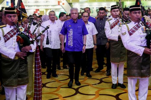 DATUK SERI ISMAIL SABRI YAAKOB