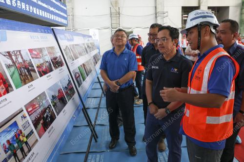 DATUK SERI DARWIS ABDUL RAZAK