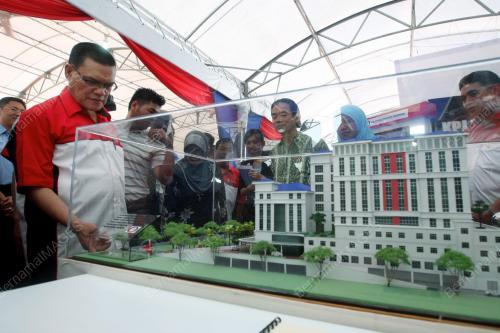 DATUK SERI ADNAN YAAKOB