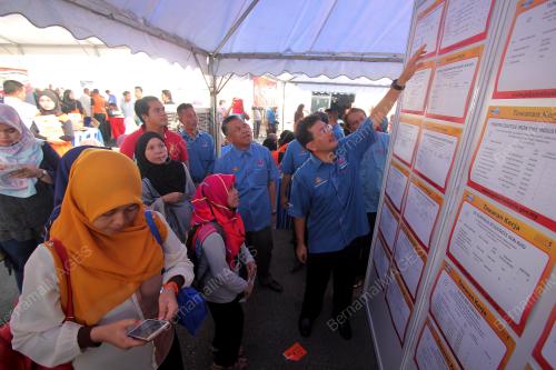 PH01_30092017_JOBFAIR