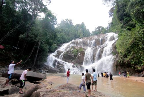 PH01_30112019_AIR_TERJUN
