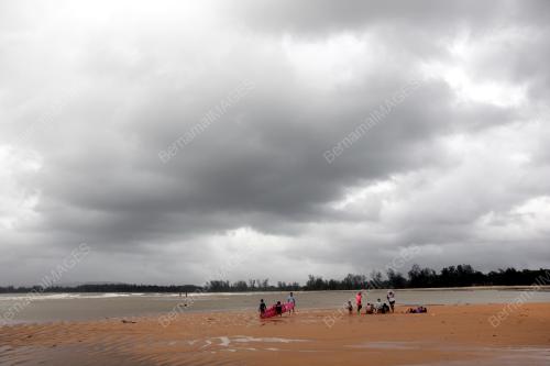 PANTAI CHERATING LENGANG