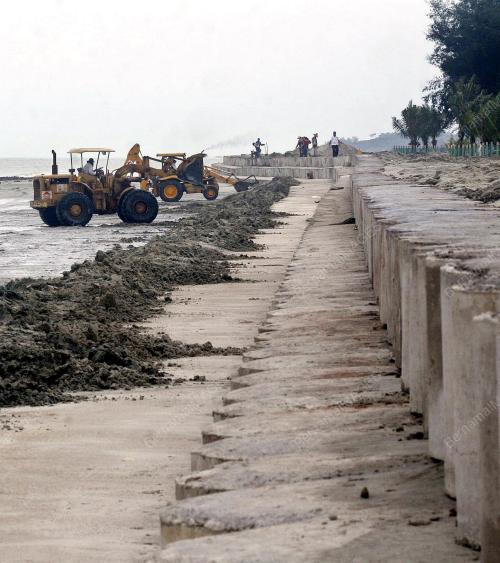 BENTENG HAKISAN OMBAK