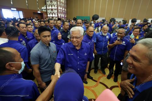 DATUK SERI ISMAIL SABRI YAAKOB