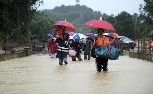 PH02_02122013_BANJIR