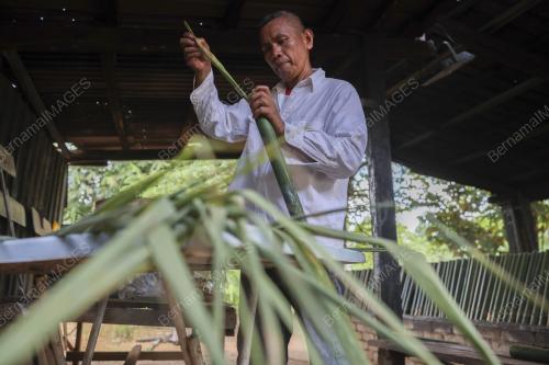 LEMANG DAUN TEBU
