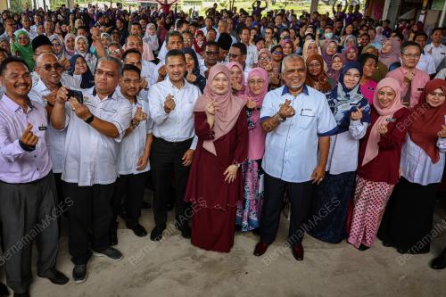 FADHLINA SIDEK