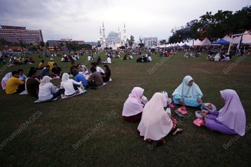 BERBUKA PUASA