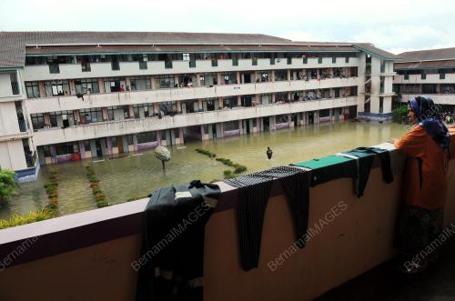 PH02_04122013_BANJIR