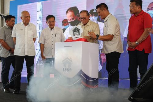 DATUK SERI WAN ROSDY WAN ISMAIL