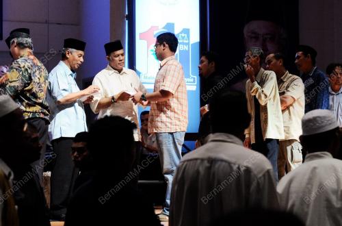 DATUK ISHAK MOHAMED