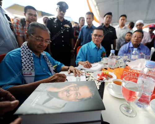 PH02_05122012_TUN_MAHATHIR
