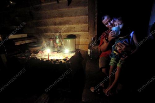 PH02_05122013_BANJIR_GELAP