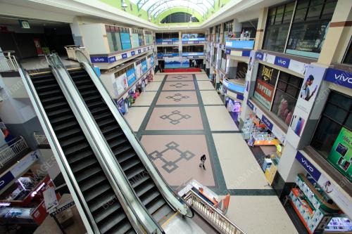 TINJAUAN SUASANA KOMPLEKS BELI BELAH