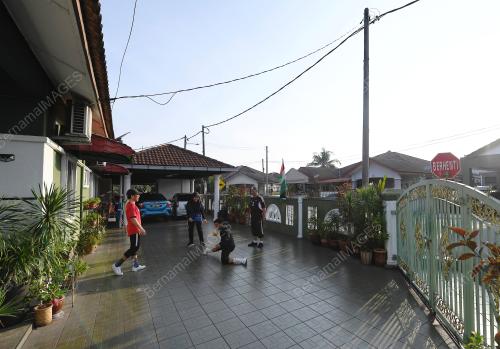 PERINTAH KAWALAN PERGERAKAN PENUH