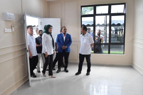 KMDI HOLDING SDN BHD